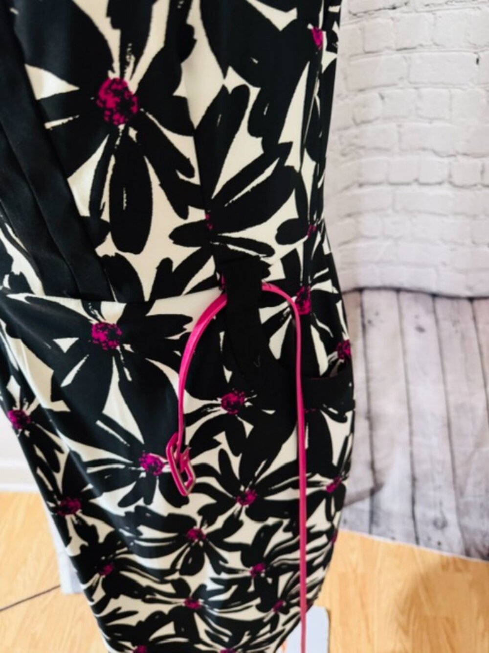 London Times Floral Sheath Dress Black Pink V-Neck Belted Pockets Sz 8 EUC - Picture 3 of 8
